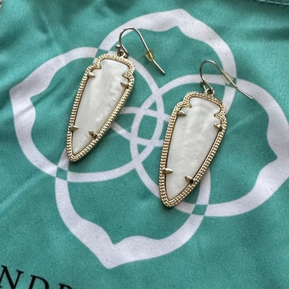 Kendra Scott Skylar Earrings in Ivory Mother of Pearl with Gold